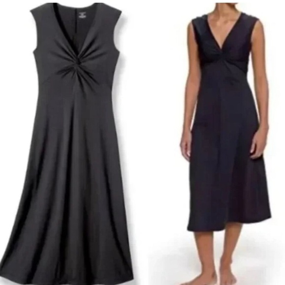 Patagonia Dresses & Skirts - Patagonia Twist Front Dress 
XS 
36” Total Length 
Stretchy, wicking fabric